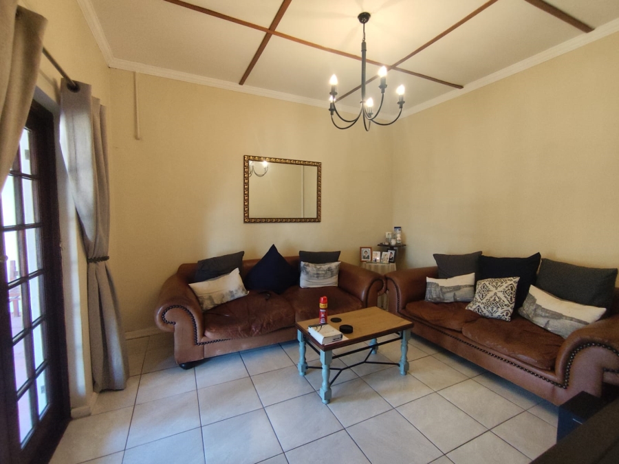5 Bedroom Property for Sale in Athlone Western Cape
